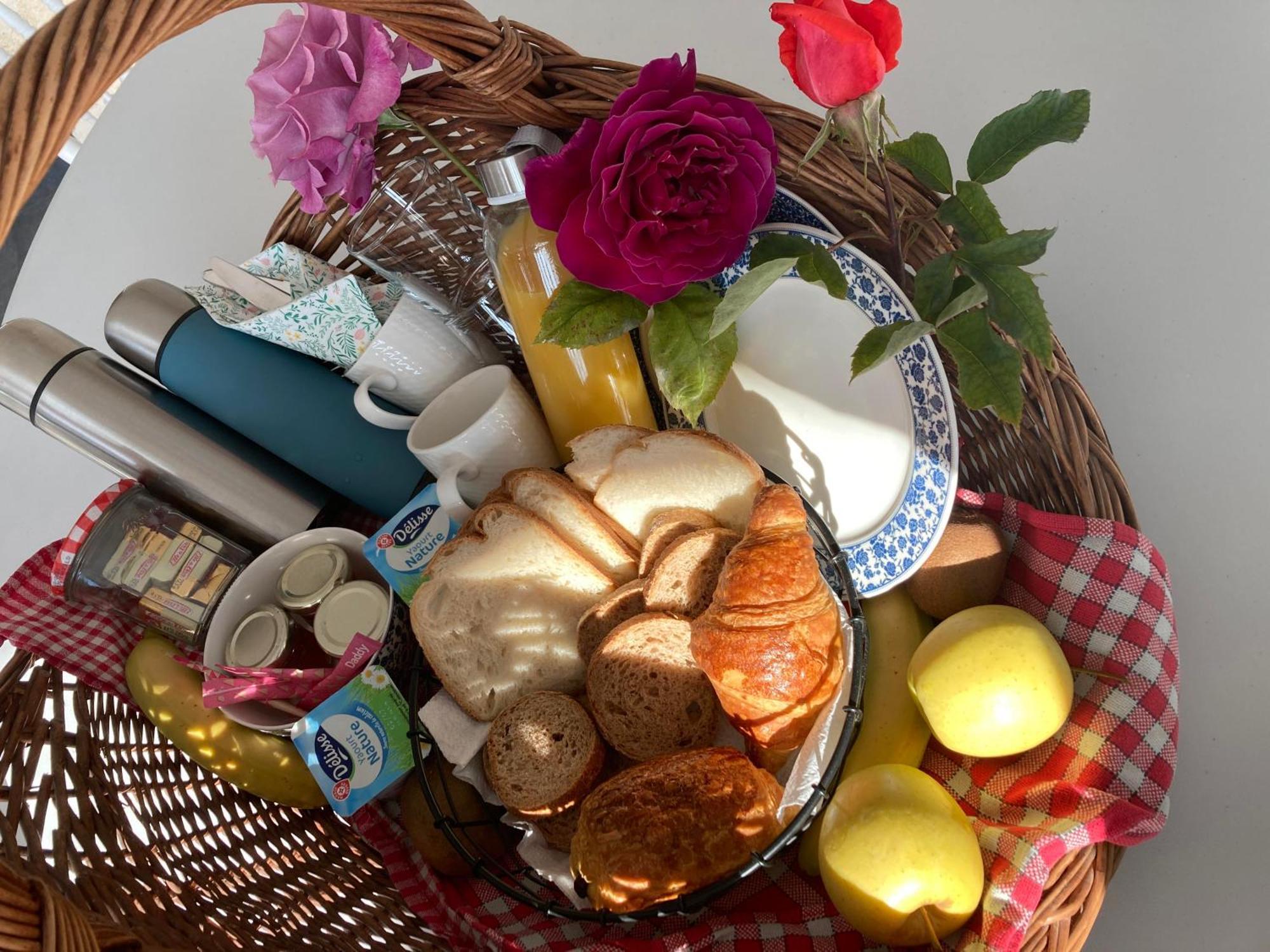Domaine Du Lion Rouge Bed & Breakfast Coucy-le-Chateau-Auffrique